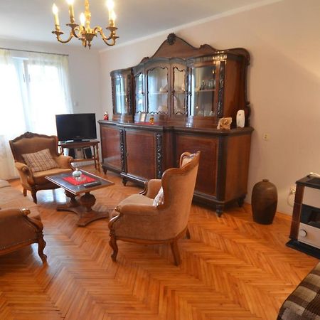 Condominium Apartment ロヴィニ エクステリア 写真
