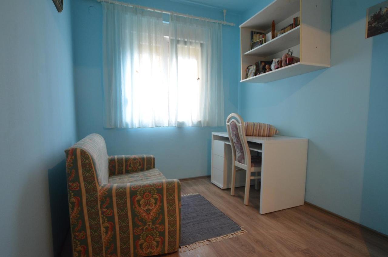 Condominium Apartment ロヴィニ エクステリア 写真