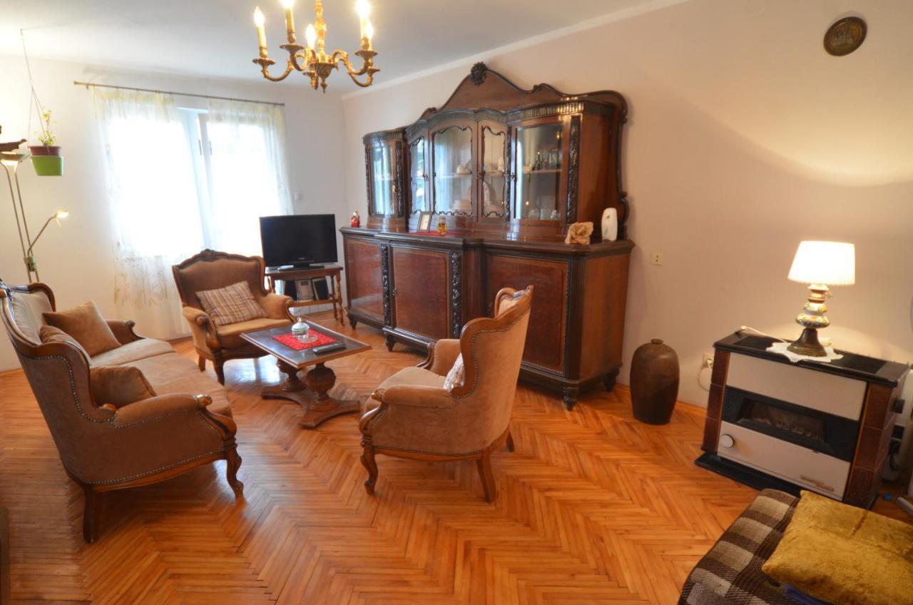 Condominium Apartment ロヴィニ エクステリア 写真
