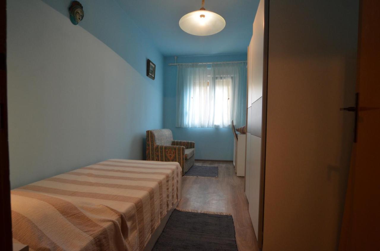 Condominium Apartment ロヴィニ エクステリア 写真