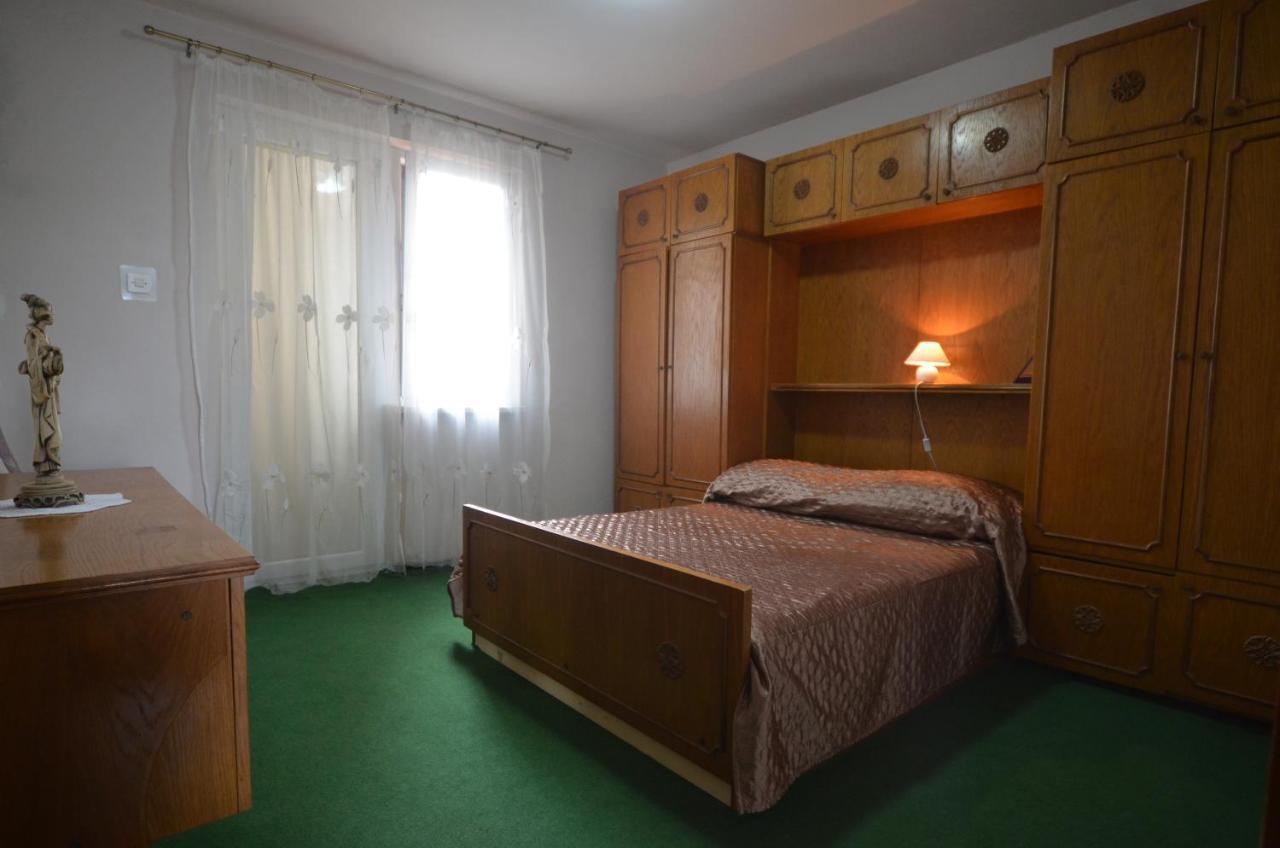 Condominium Apartment ロヴィニ エクステリア 写真