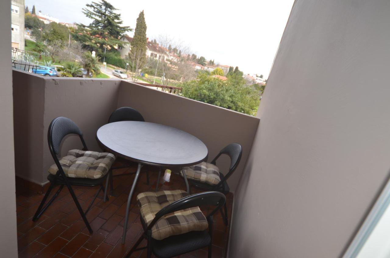 Condominium Apartment ロヴィニ エクステリア 写真